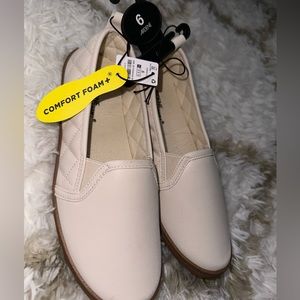 This is a comfort foam slip on shoe, size 6, never worn. Great condition
